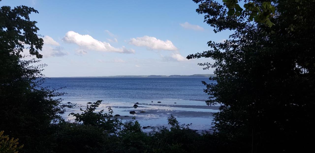 Gemuetliche Ferienunterkunft Direkt Am Meer Holnis Екстериор снимка